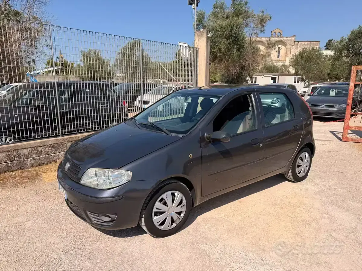 Usata Fiat Punto 69 CV (50 kW) 2005 Utilitaria
