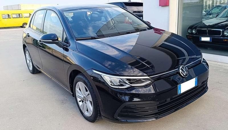 Other Usata 2021 VW Golf VIII Life Tre volumi | 18.990 € (Buon prezzo) - Immagine 1/4