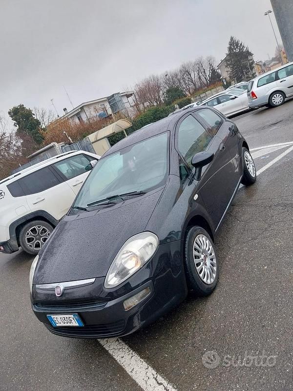 Usata Fiat Grande Punto 77 CV (56 kW) 2010 Nero Utilitaria
