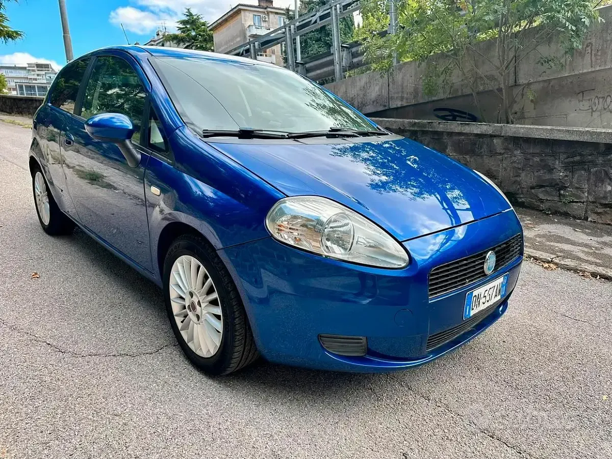 Usata Fiat Grande Punto 65 CV (47 kW) 2009 Bluazzurro Utilitaria