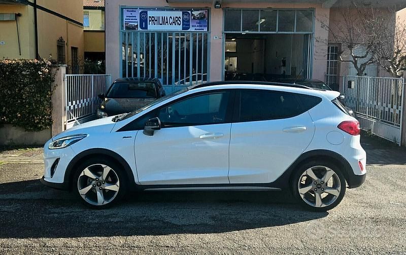 Usata Ford Fiesta Active 86 CV (63 kW) 2019 Bianco Utilitaria