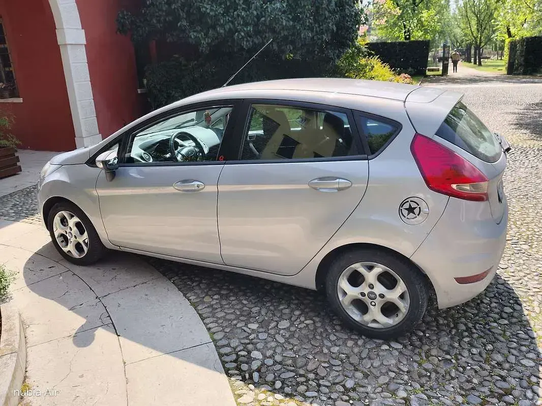Usata Ford Fiesta Titanium 82 CV (60 kW) 2012 Berlina