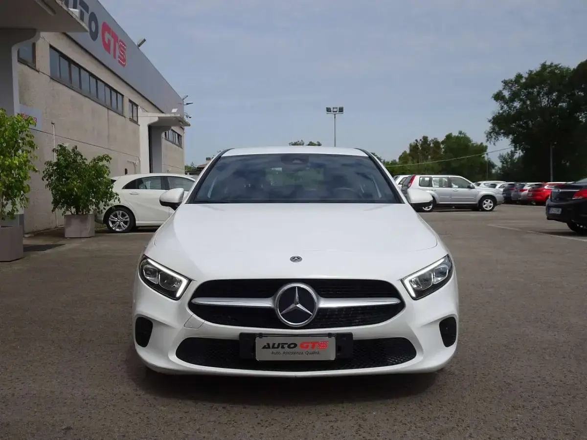 Usata Mercedes A180 Business 136 CV (100 kW) 2020 Bianco Berlina