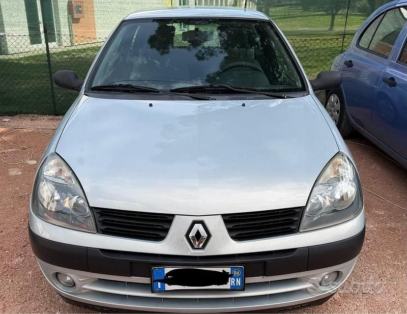 Usata Renault Clio II Authentique 58 CV (42 kW) 2004 Grigio Berlina