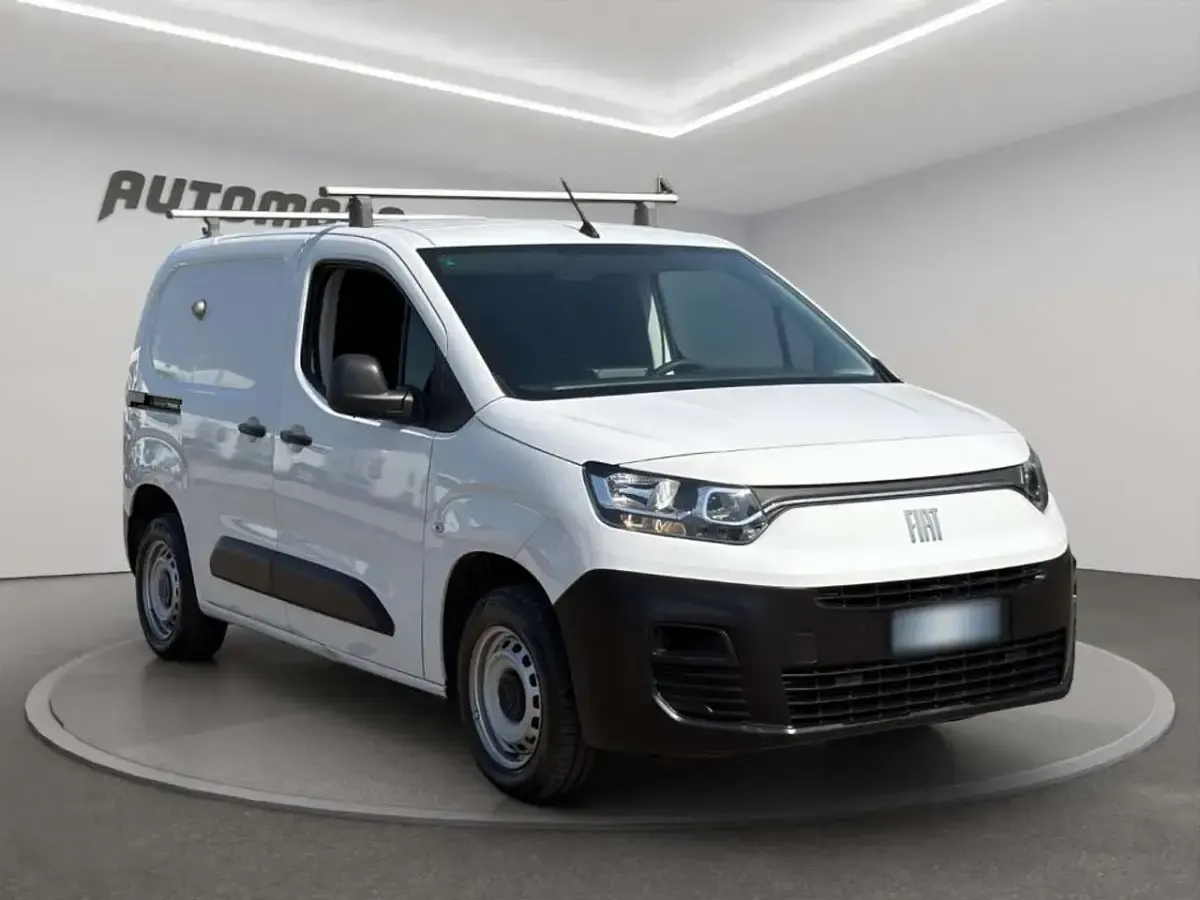 Usata Fiat Doblò 102 CV (75 kW) 2024 Bianco Monovolume