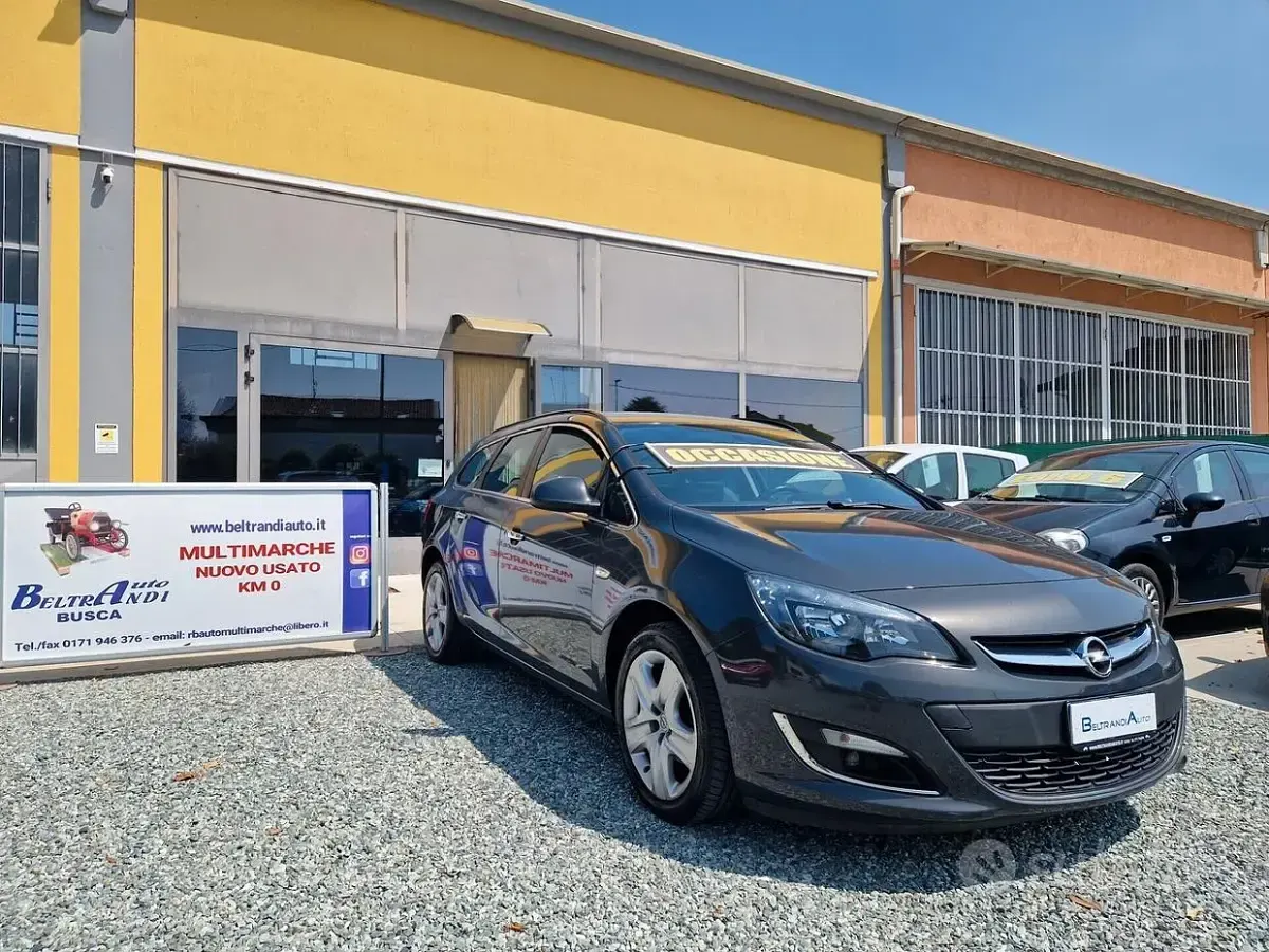 Usata Opel Astra 140 CV (102 kW) 2015 Grigio Station wagon