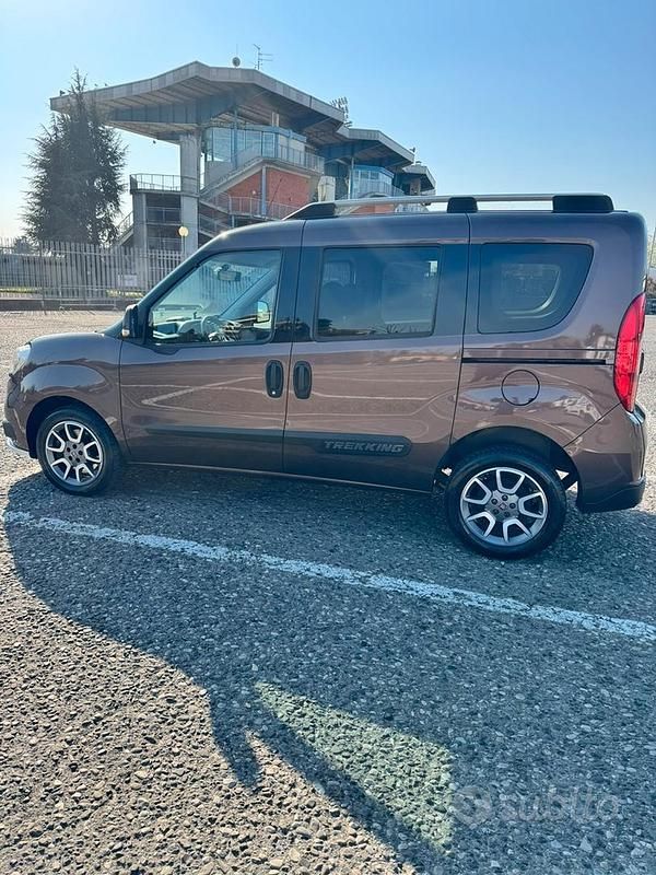 Usata Fiat Doblò Trekking 120 CV (88 kW) 2017 Marrone Monovolume