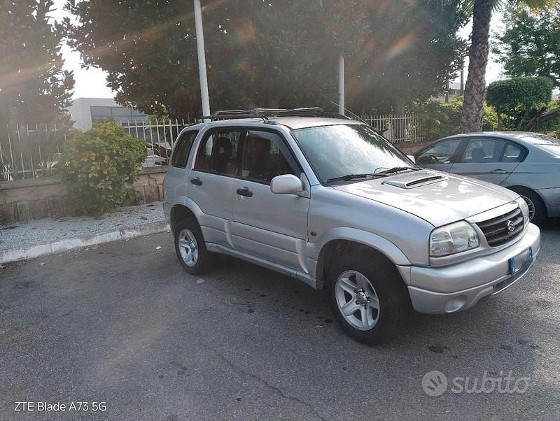 Usata Suzuki Grand Vitara 128 CV (94 kW) 2004 Grigio SUV