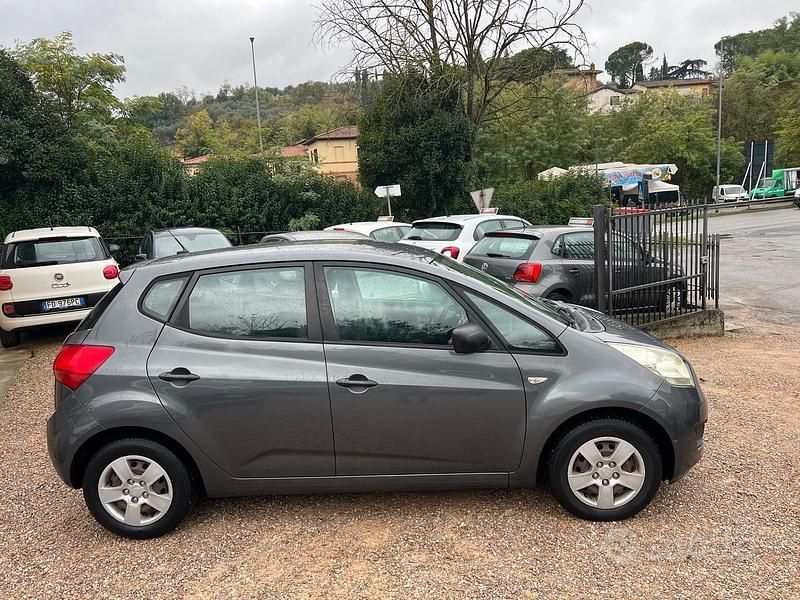 Usata Kia Venga LX 90 CV (66 kW) 2010 Grigio Utilitaria
