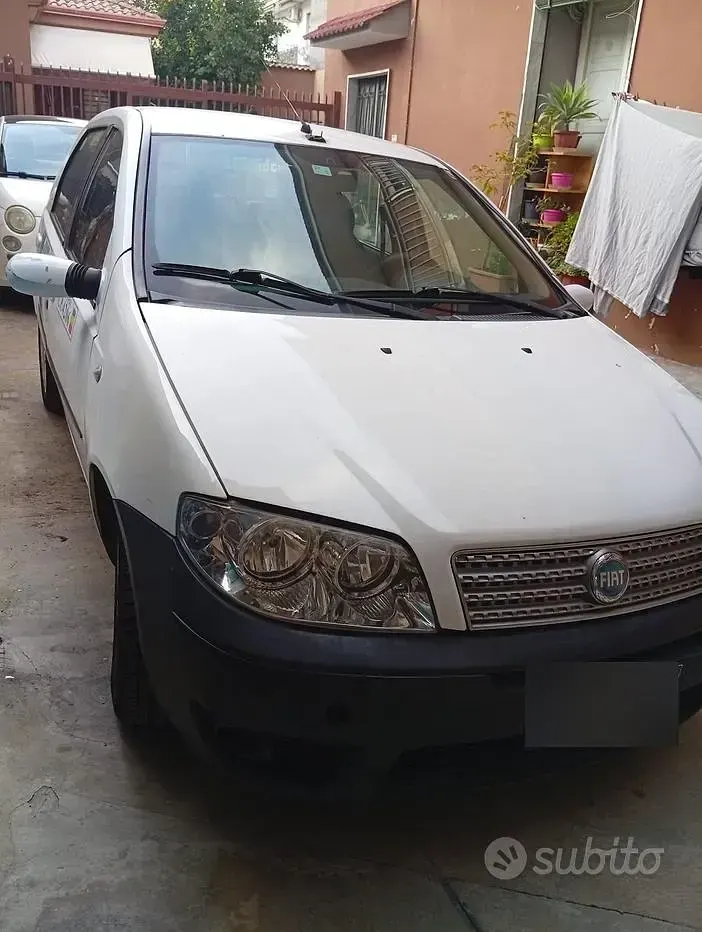 Usata Fiat Punto 69 CV (50 kW) 2007 Bianco Utilitaria