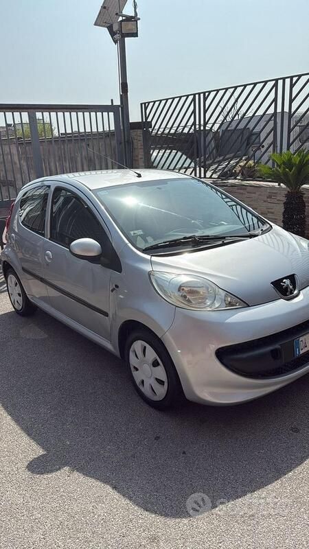 Usata Peugeot 107 68 CV (50 kW) 2006 Grigio Utilitaria