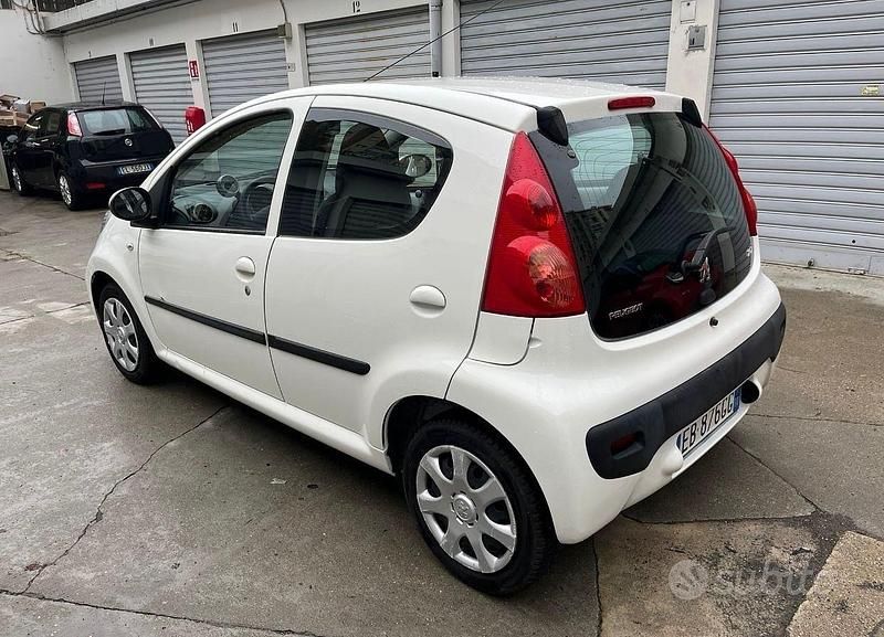 Usata Peugeot 107 68 CV (50 kW) 2010 Bianco Utilitaria