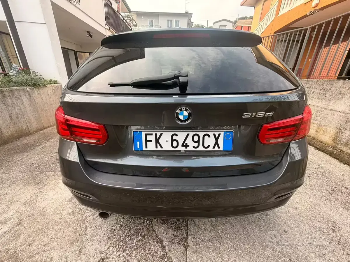 Usata BMW 318 150 CV (110 kW) 2017 Grigio Station wagon