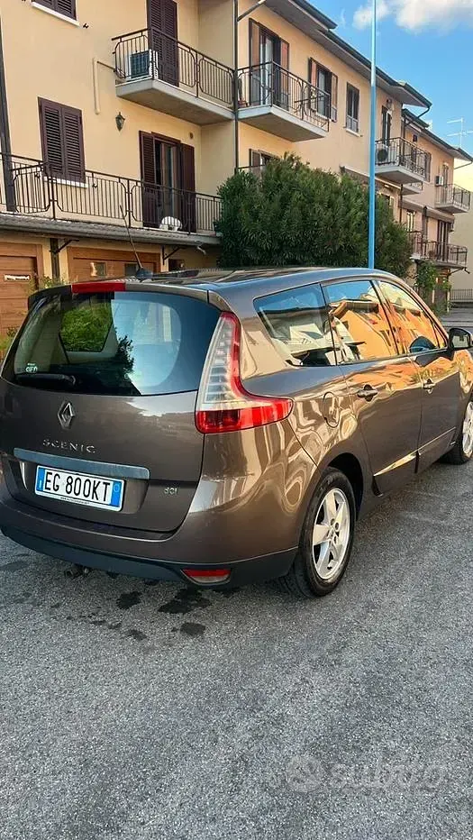 Usata Renault Scenic E-Tech 110 CV (80 kW) 2011 Marrone Monovolume