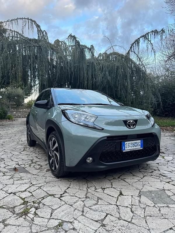 Usata Toyota Aygo X Trend 72 CV (52 kW) 2024 Verde SUV