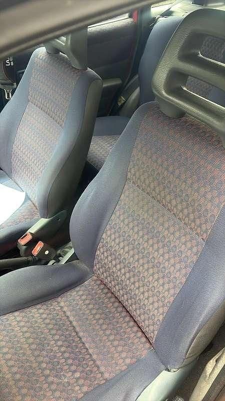 Begagnad Fiat Punto 54 HK (39 kW) 1998 Röd Sedan