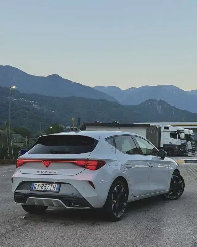 Usata Cupra Leon 150 CV (110 kW) 2025 Bianco Berlina