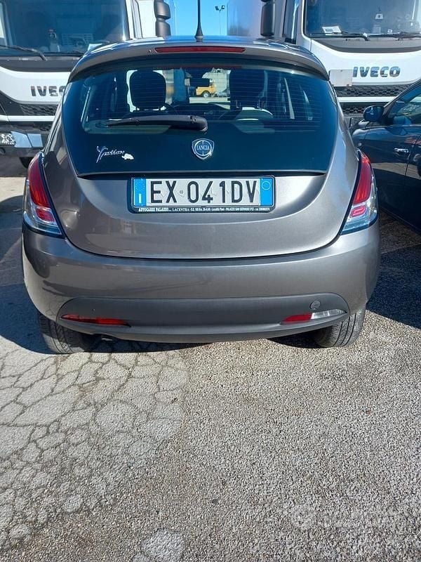 Usata Lancia Ypsilon 86 CV (63 kW) 2014 Grigio Utilitaria