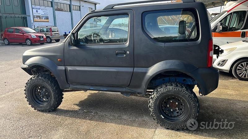 Usata Suzuki Jimny 82 CV (60 kW) 2001 Nero SUV