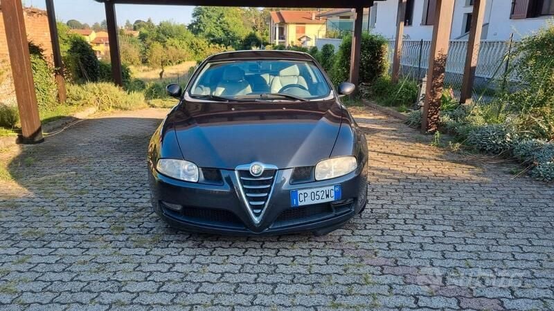 Usata Alfa Romeo GT Distinctive 150 CV (110 kW) 2004 Nero Coupé