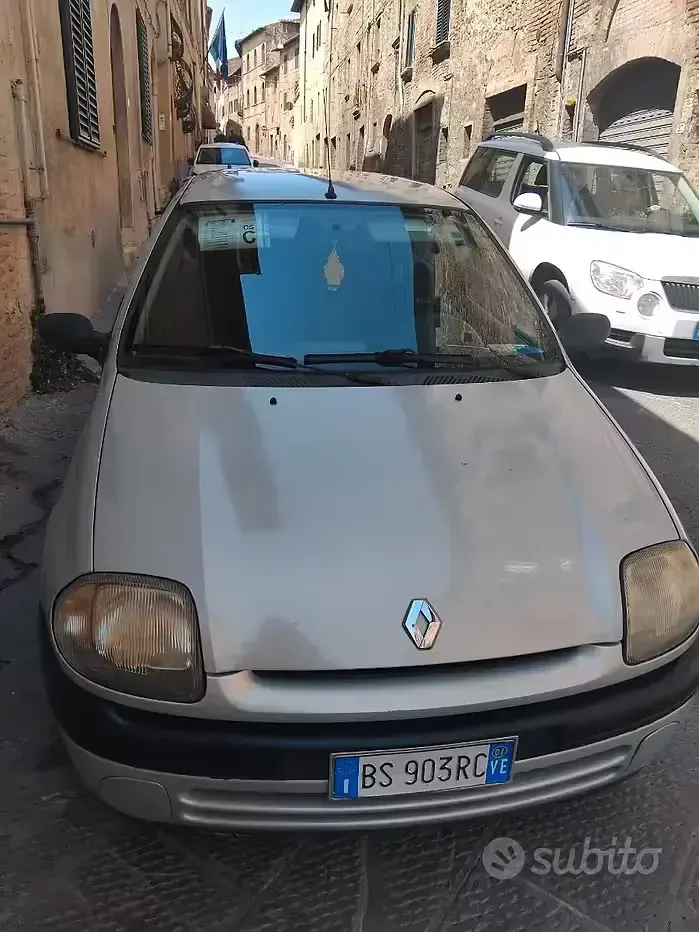 Usata Renault Clio 58 CV (42 kW) 2001 Grigio Berlina