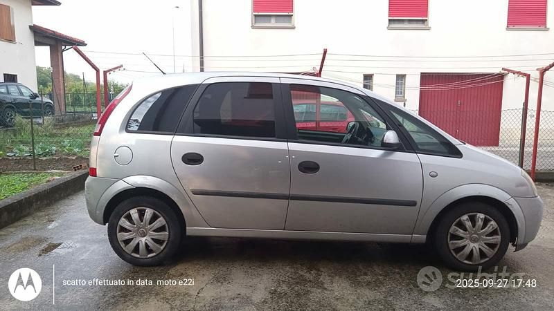 Usata Opel Meriva 101 CV (74 kW) 2004 Grigio Monovolume