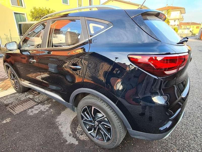 Usata MG ZS Luxury 111 CV (81 kW) 2023 Nero SUV