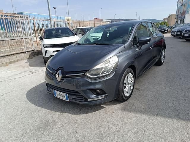 Usata Renault Clio IV Intens 75 CV (55 kW) 2017 Grigio(met.) Berlina