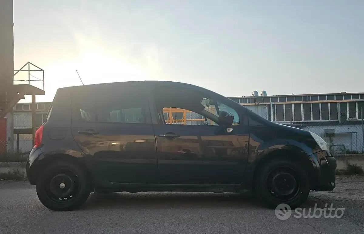 Usata Renault Modus 75 CV (55 kW) 2011 Nero Monovolume
