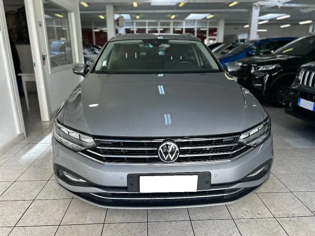Usata VW Passat Business 150 CV (110 kW) 2022 Grigio metallizzato Station wagon