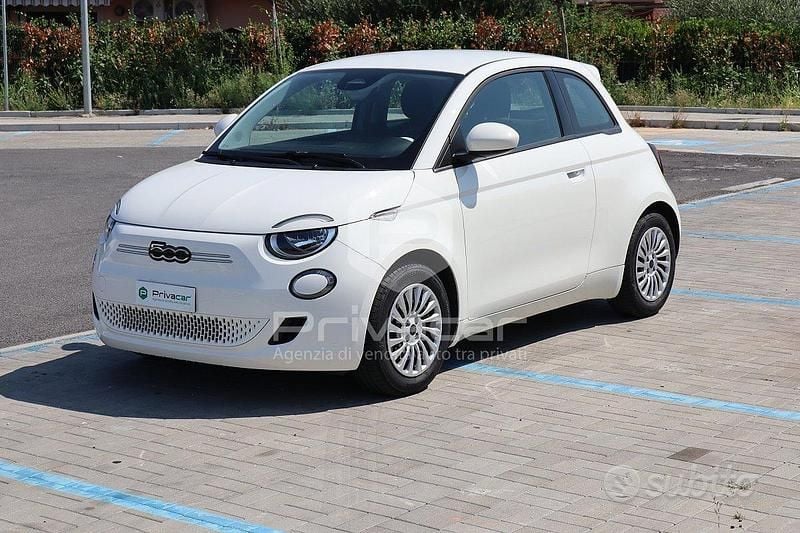 Usata Fiat 500e La Prima 86 kW (118 CV) 2024 Bianco Berlina