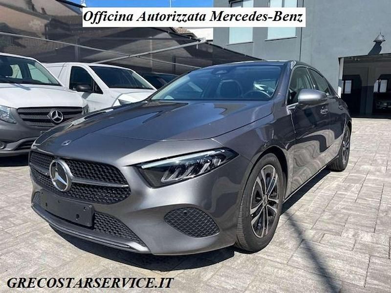 Montagna Usata 2024 Mercedes A180 Advanced Tre volumi | 29.890 € (Buon prezzo) - Immagine 1/4