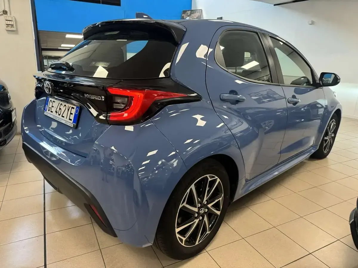 Usata Toyota Yaris Hybrid Trend 92 CV (67 kW) 2021 Blu/azzurro Berlina