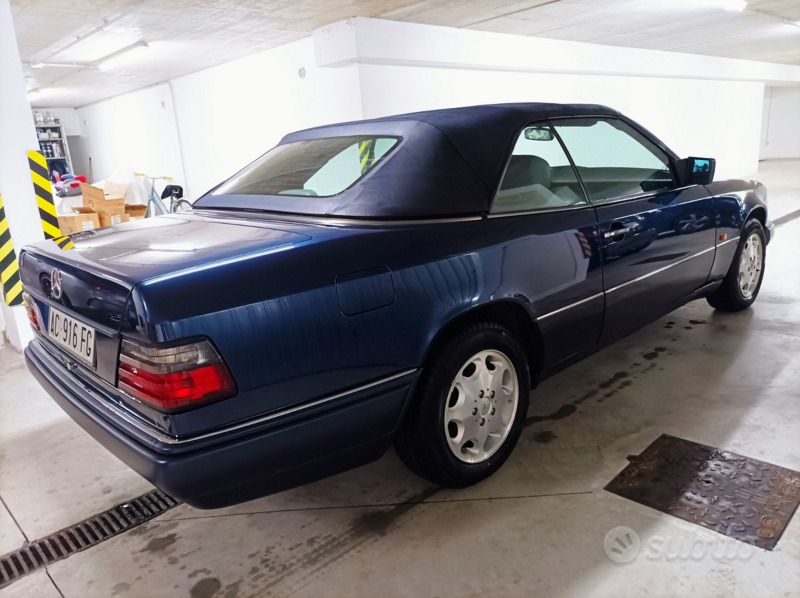 Usata Mercedes E200 1994 Blu Cabrio