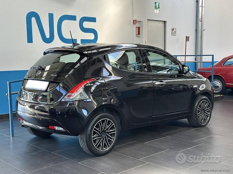 Usata Lancia Ypsilon Gold 69 CV (50 kW) 2021 Nero Utilitaria