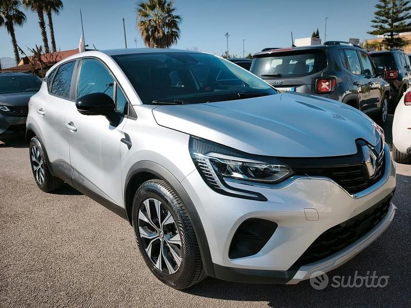 Usata Renault Captur Business 101 CV (74 kW) 2022 Grigio SUV