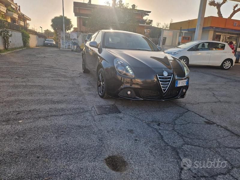 Nero Usata 2011 Alfa Romeo Giulietta Exclusive Due volumi | 3700 € (Super prezzo) - Immagine 1/4