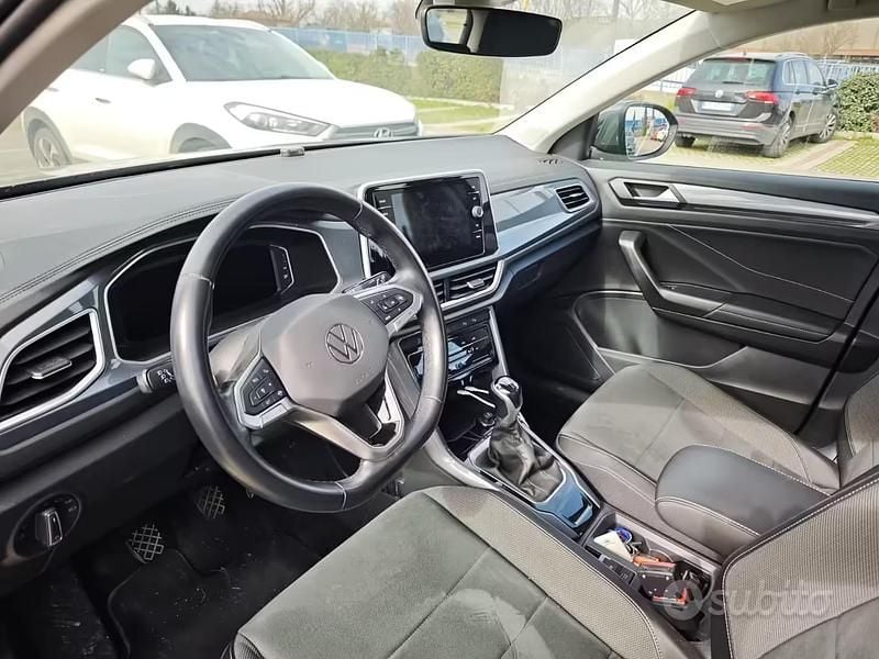 Usata VW T-Roc 150 CV (110 kW) 2023 Grigio SUV