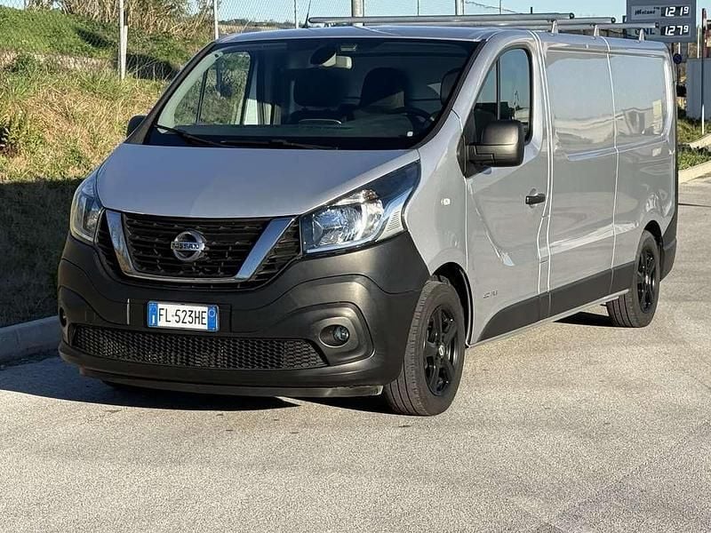 Usata Nissan NV300 125 CV (91 kW) 2017 Argento Furgone
