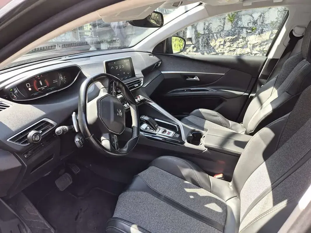Usata Peugeot 5008 Active 120 CV (88 kW) 2017 SUV