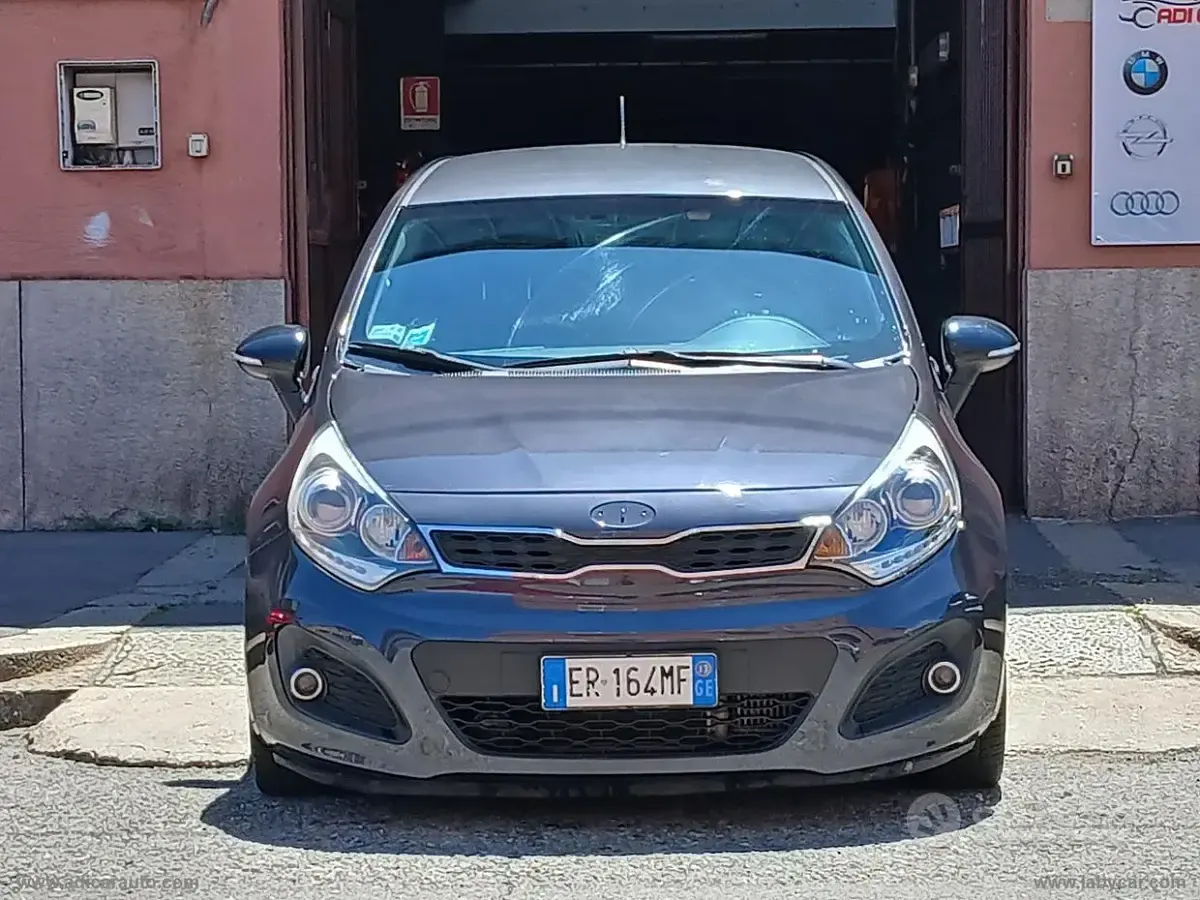 Usata Kia Rio 90 CV (66 kW) 2013 Grigio Berlina