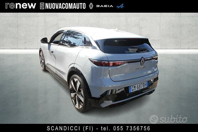 Käytetty Renault Megane E-Tech Techno 161 kW (220 HP) 2023 Harmaa Sedan