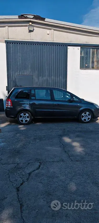 Usata Opel Zafira Cosmo 110 CV (80 kW) 2009 Grigio Monovolume