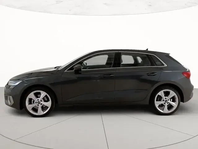 Usata Audi A3 Advanced 150 CV (110 kW) 2023 Grigio manhattan metallizzato Berlina
