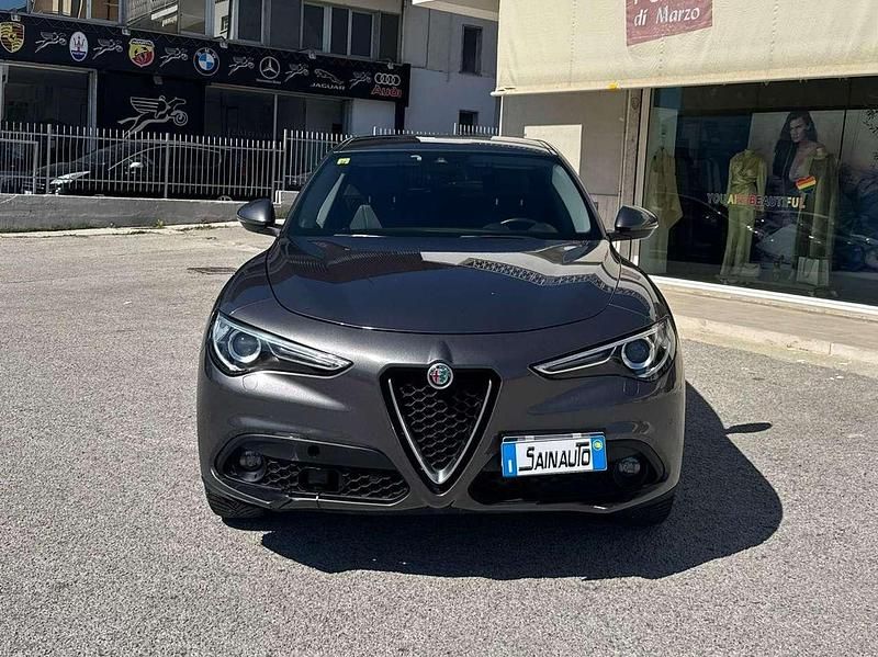 Usata Alfa Romeo Stelvio 209 CV (153 kW) 2019 Grigio SUV