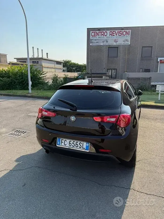 Usata Alfa Romeo Giulietta 120 CV (88 kW) 2016 Marrone Utilitaria
