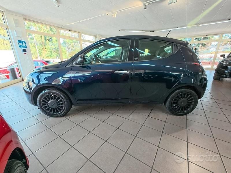 Usata Lancia Ypsilon Silver 69 CV (50 kW) 2021 Blu Utilitaria