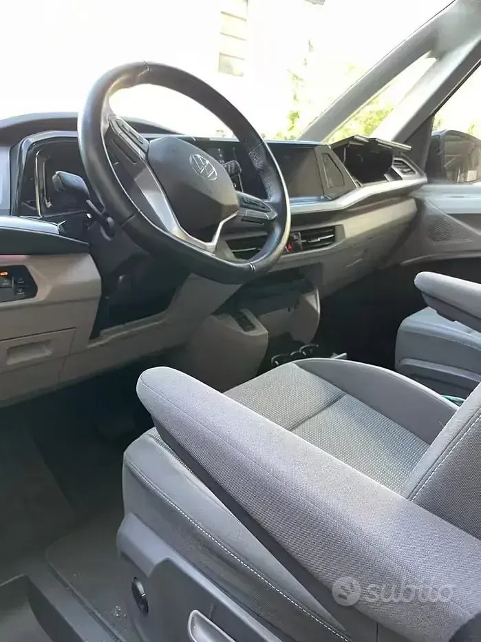 Usata VW Multivan 150 CV (110 kW) 2024 Arancione Monovolume