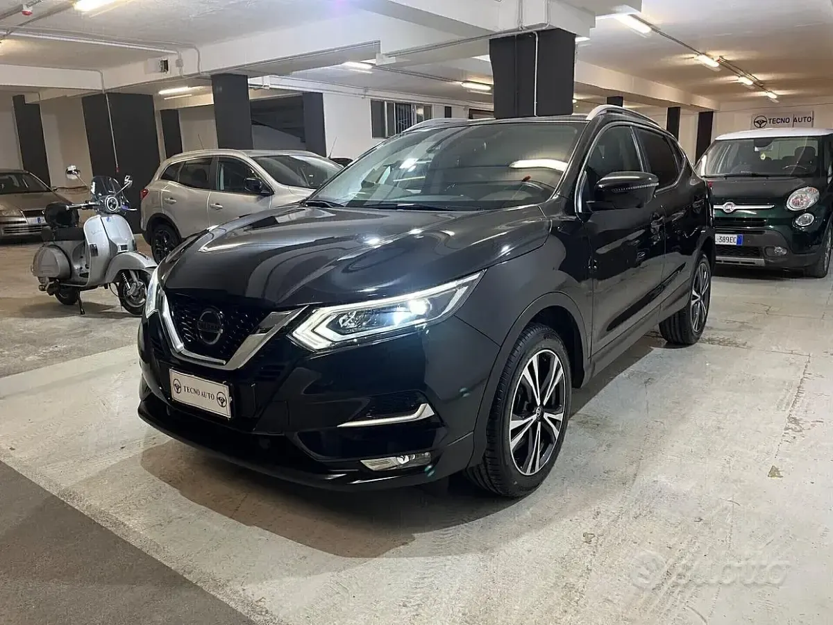 Usata Nissan Qashqai N-Connecta 110 CV (80 kW) 2018 Nero SUV