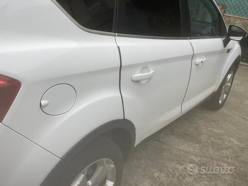 Usado Ford Kuga 136 CV (100 kW) 2010 Blanco SUV